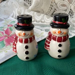 Snowman ceramic Salt & Pepper Shakers